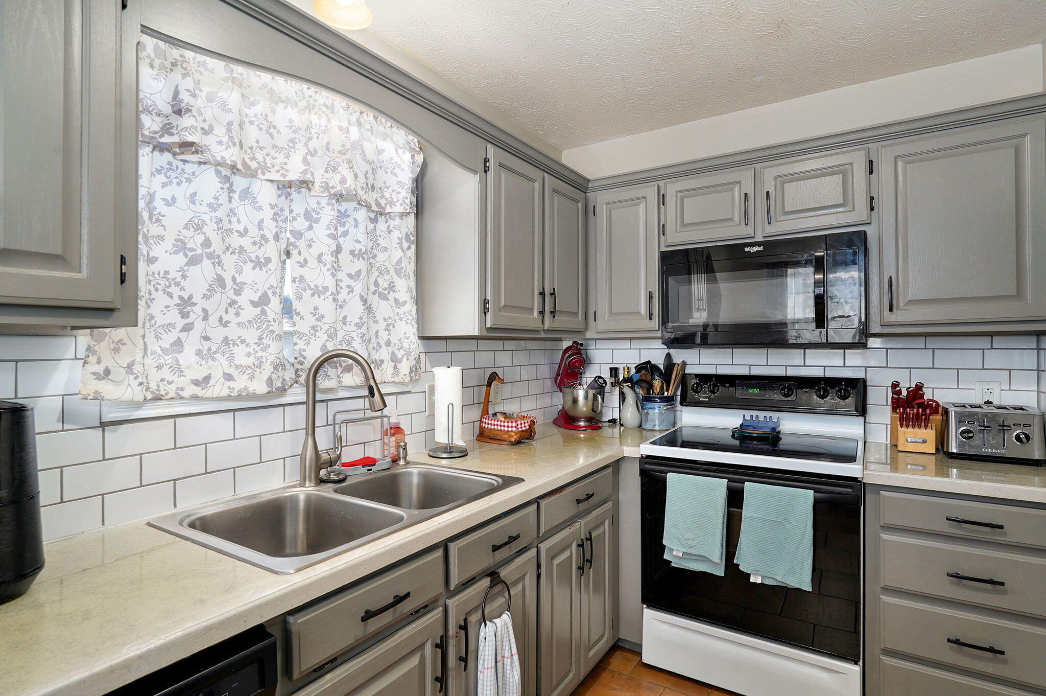 1813 Edgewood Drive Property Photo 12