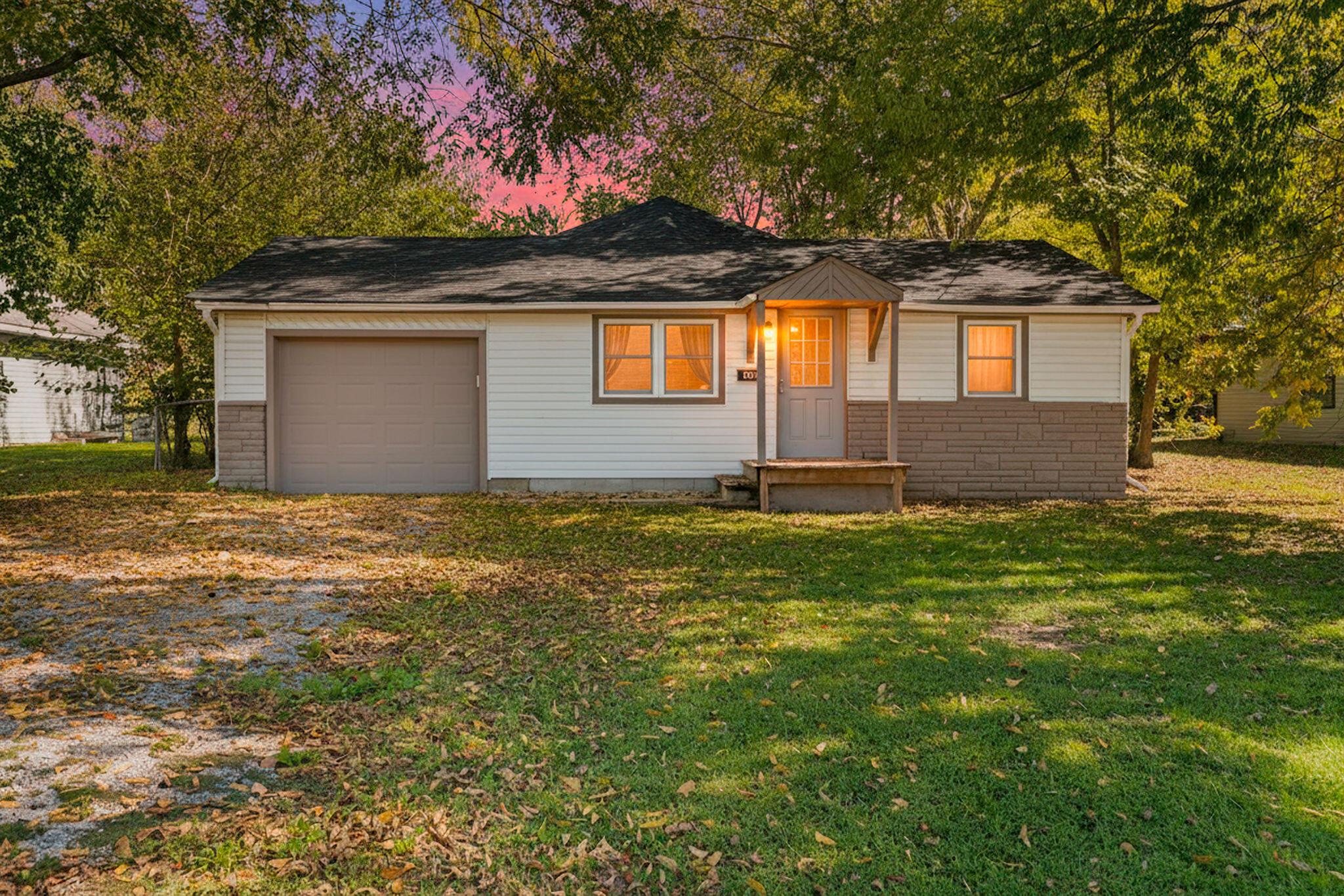 626 North Phelps Avenue Property Photo 1