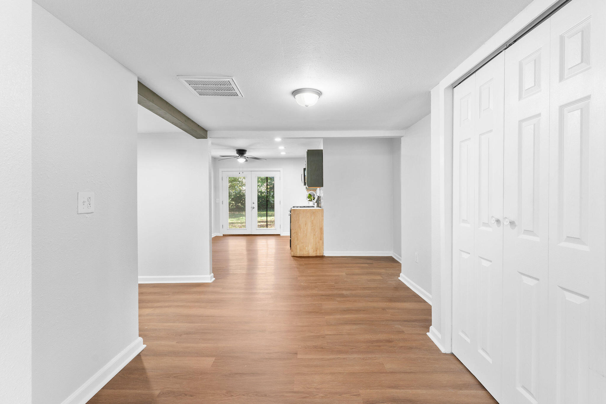 626 North Phelps Avenue Property Photo 9