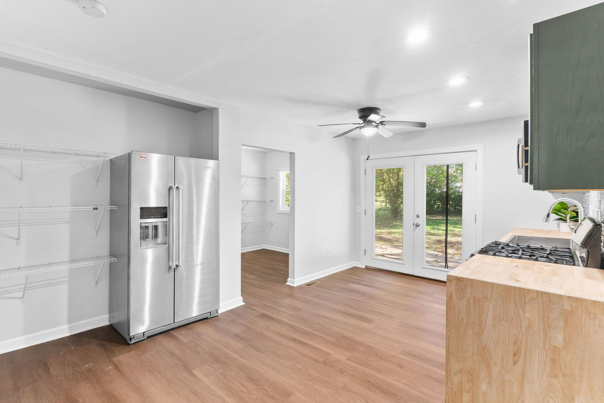 626 North Phelps Avenue Property Photo 11