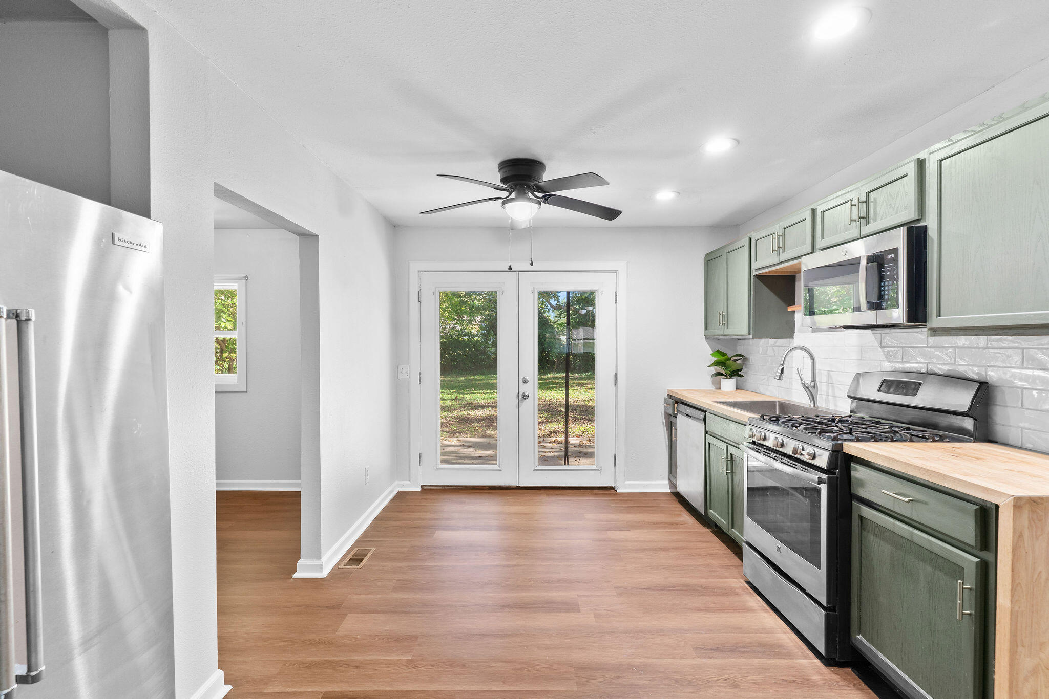 626 North Phelps Avenue Property Photo 12