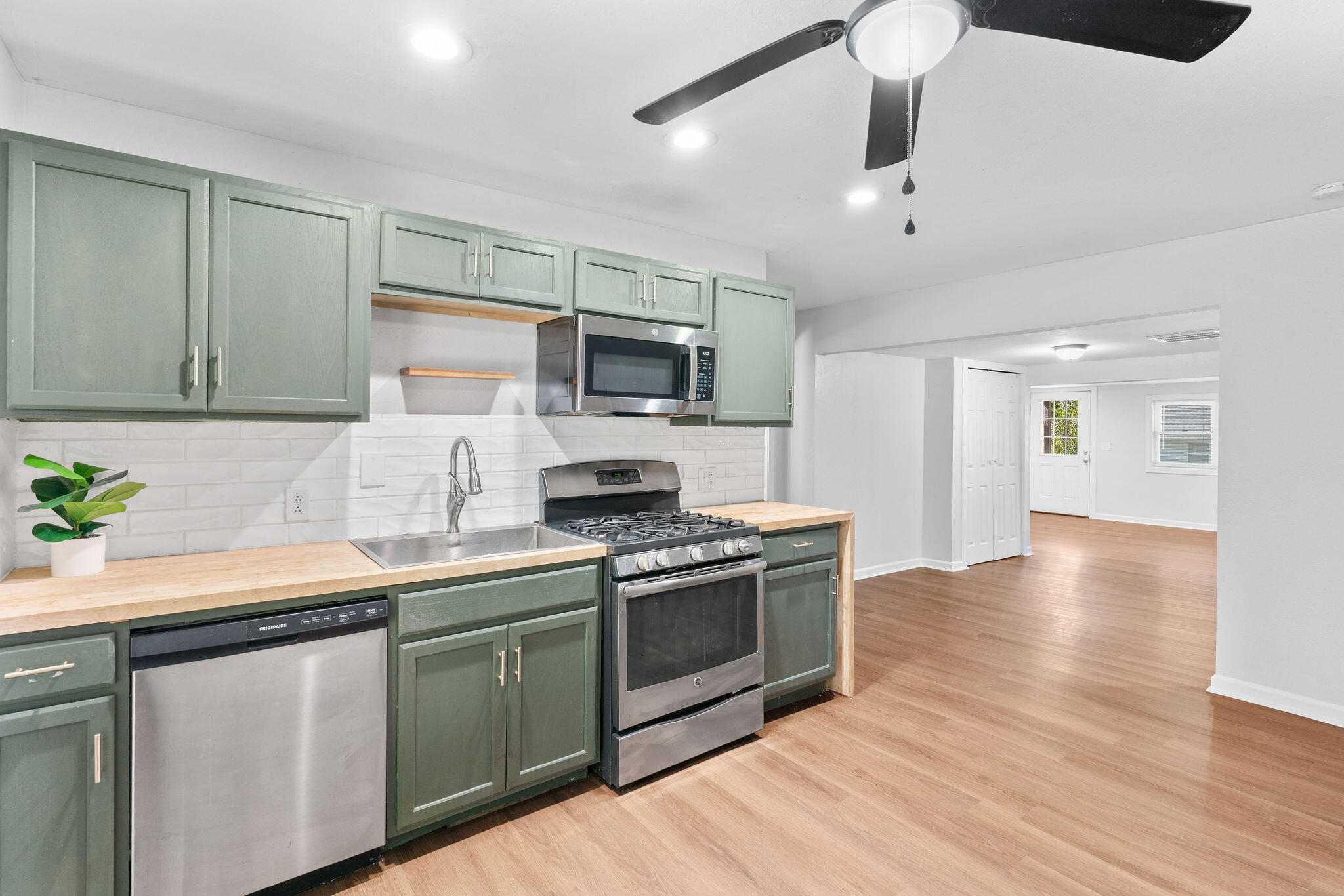 626 North Phelps Avenue Property Photo 14