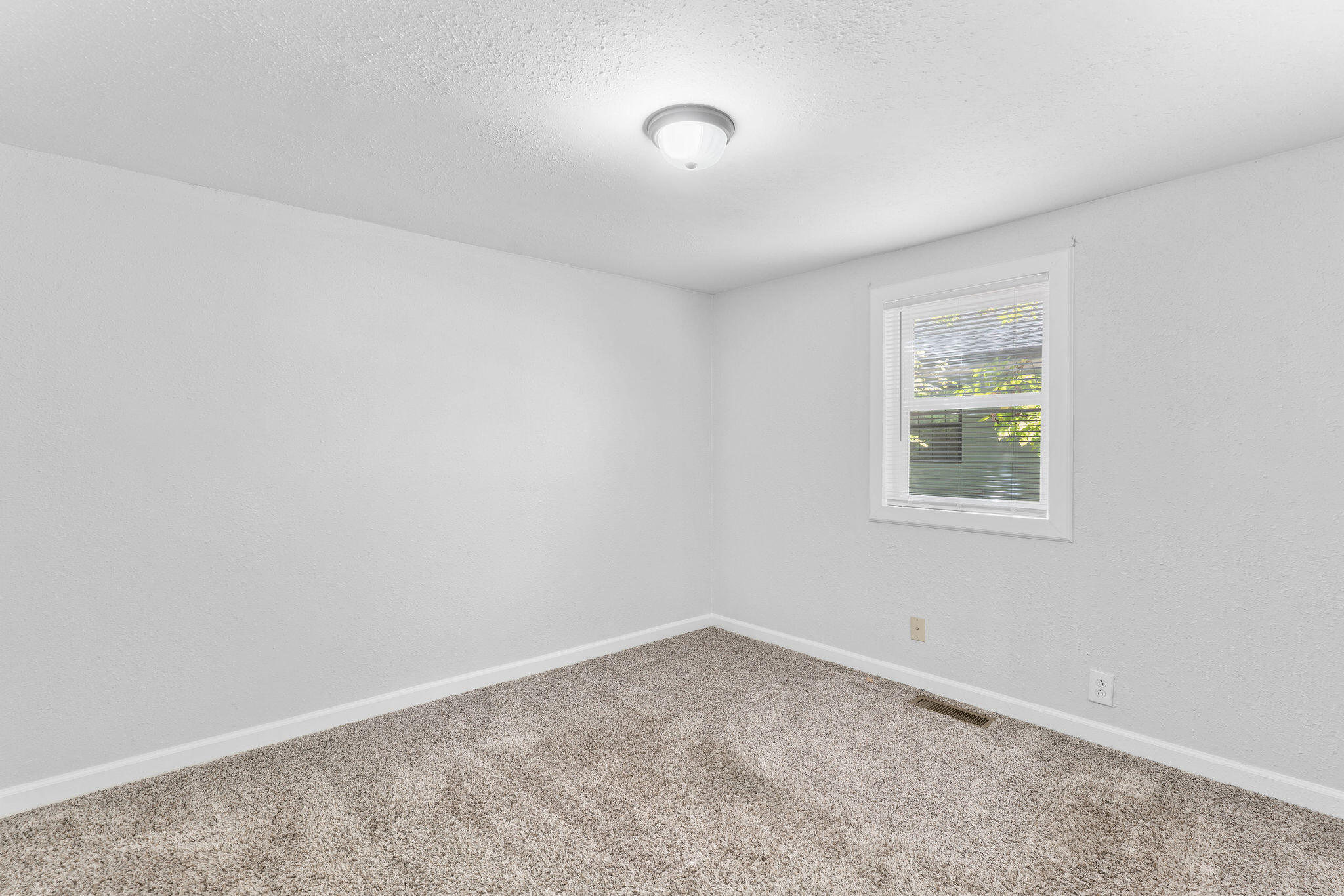 626 North Phelps Avenue Property Photo 23