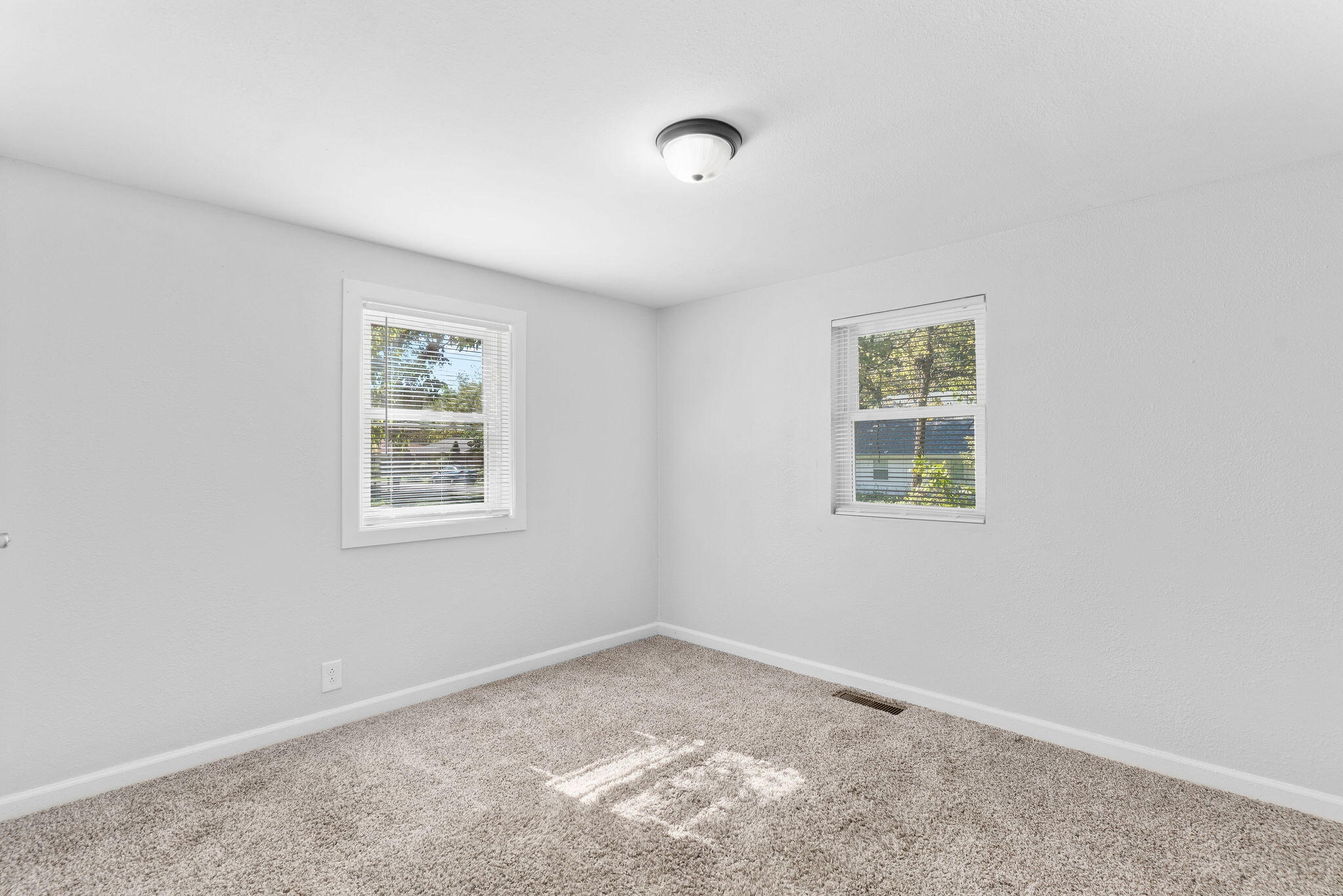 626 North Phelps Avenue Property Photo 24