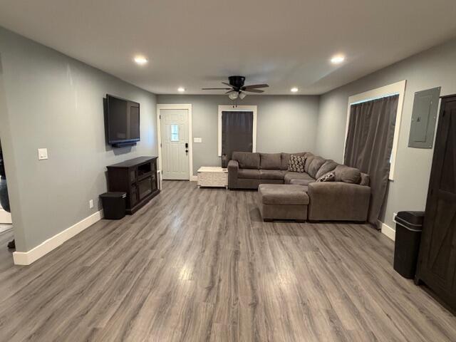 407 South Elm Street Property Photo 4