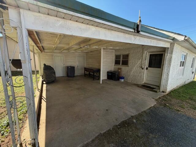 407 South Elm Street Property Photo 28