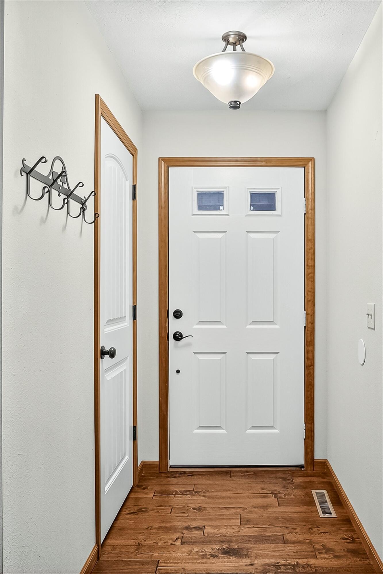 5460 Anita Avenue Property Photo 5