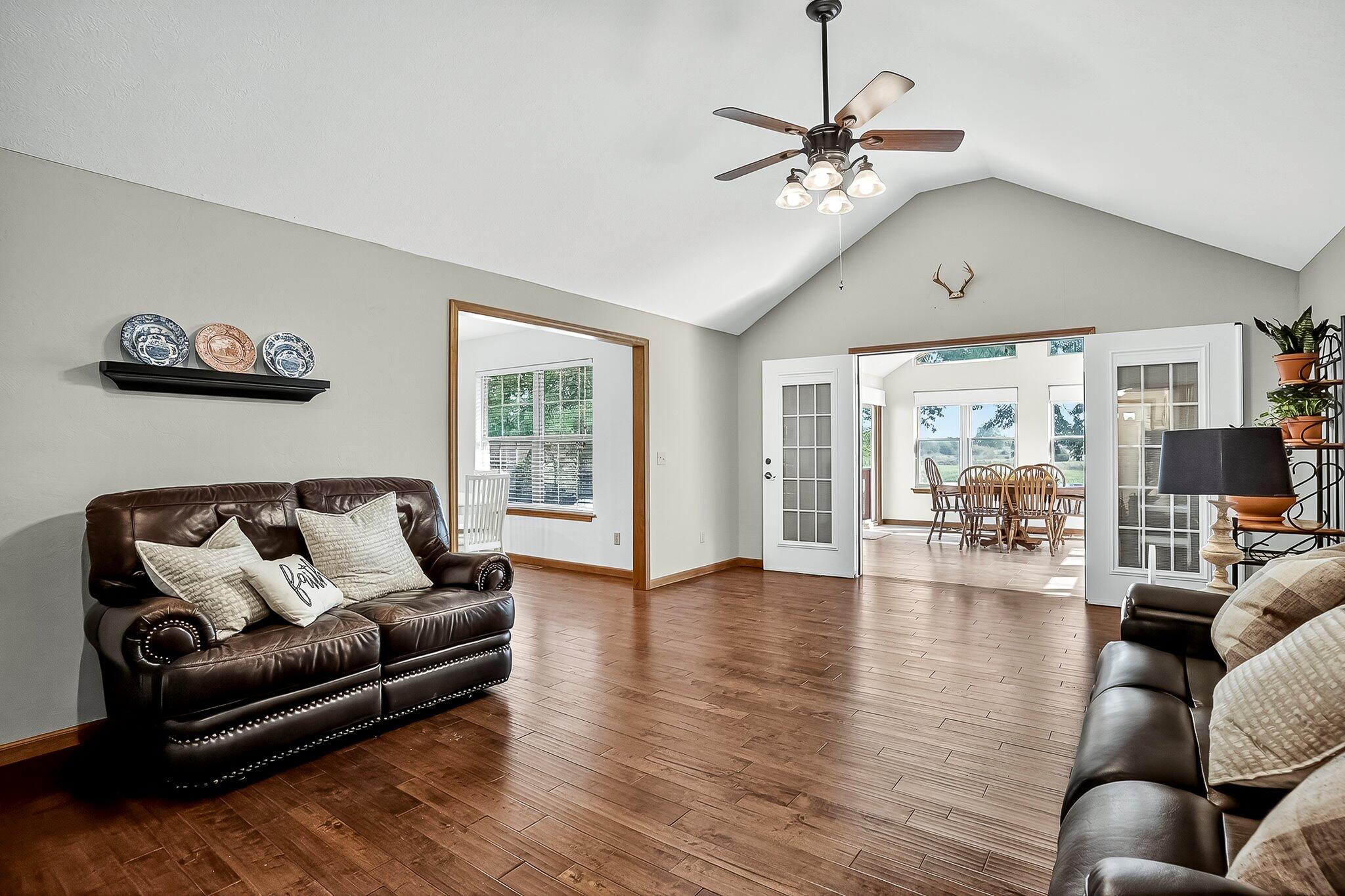 5460 Anita Avenue Property Photo 6