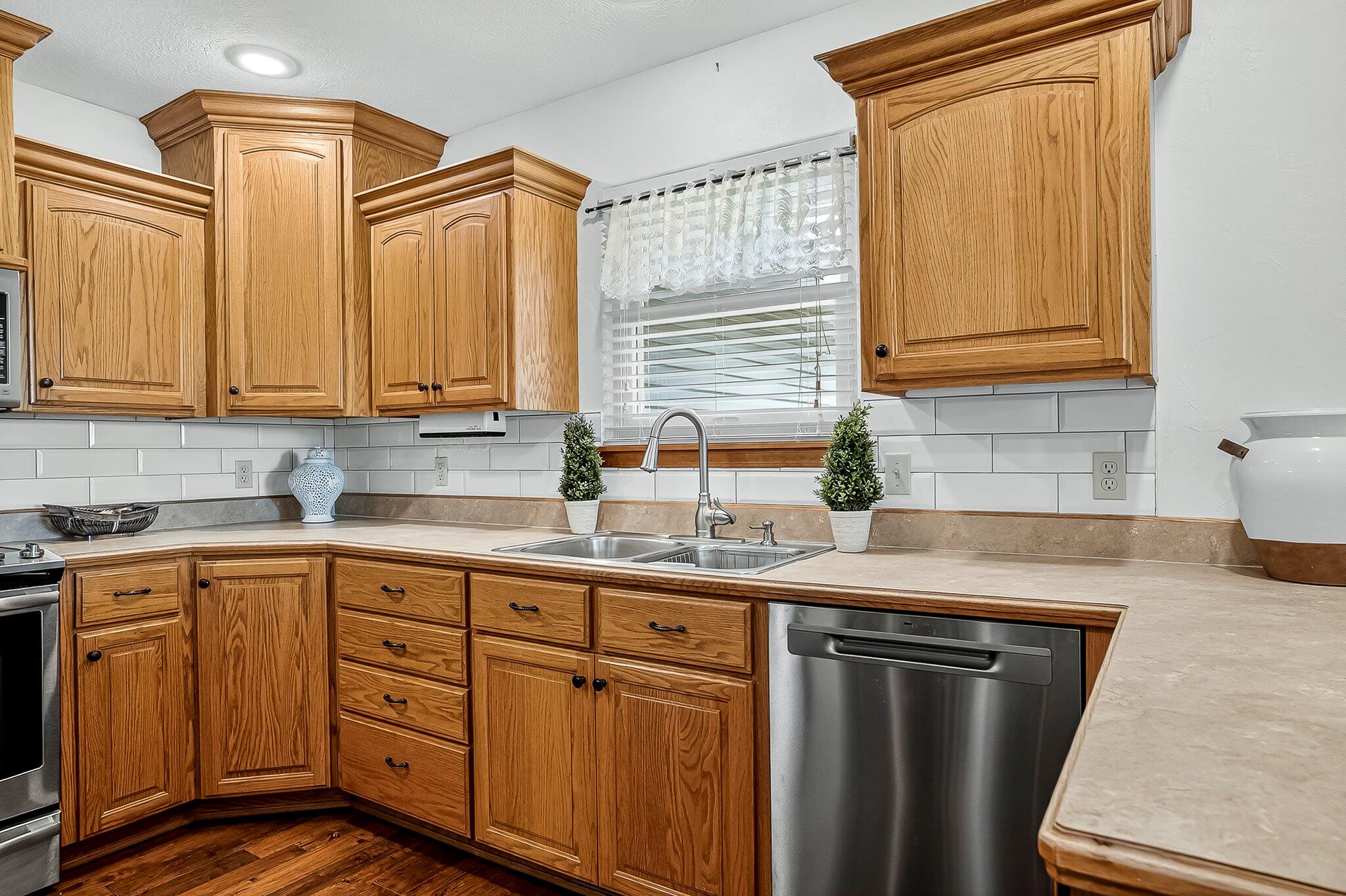 5460 Anita Avenue Property Photo 14