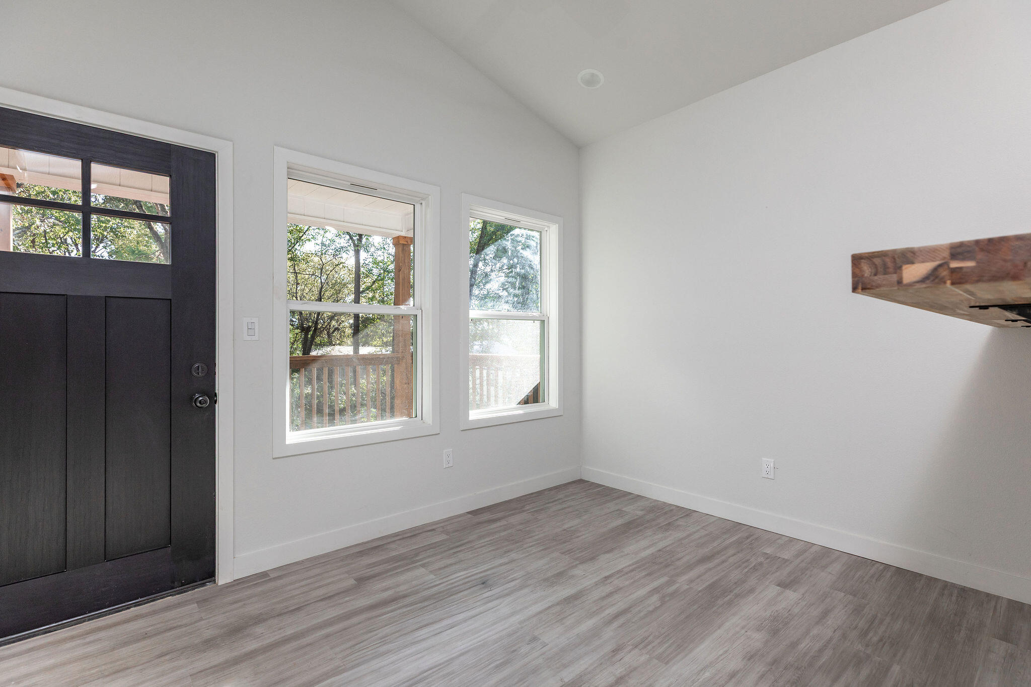 215 Sagers Lane Property Photo 4