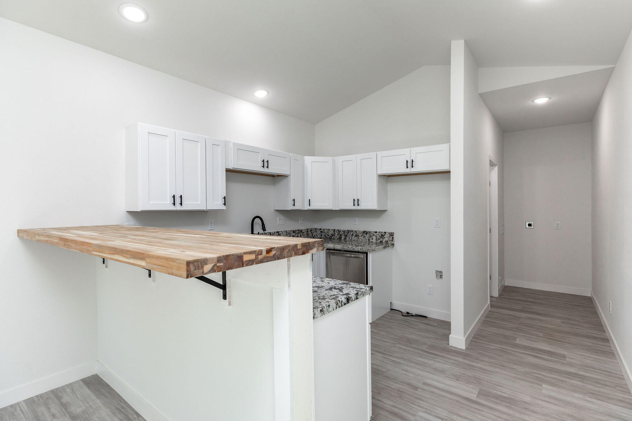 215 Sagers Lane Property Photo 7