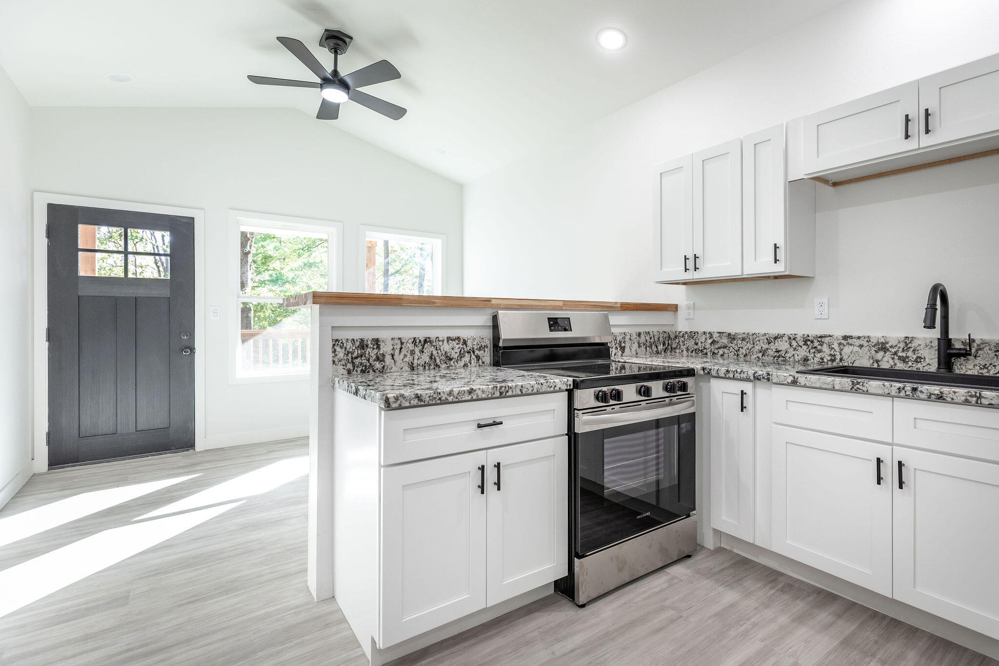 215 Sagers Lane Property Photo 8