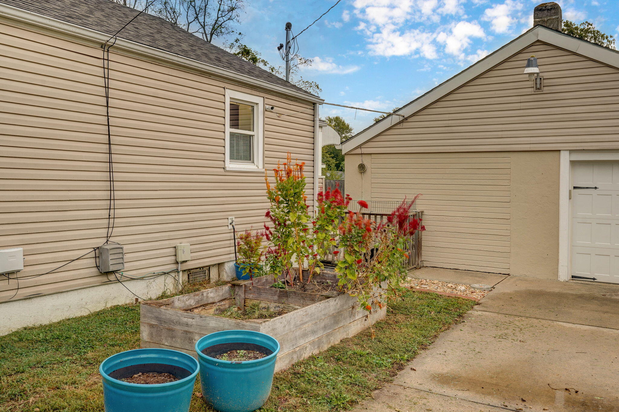 1944 South Farm Road 133 Property Photo 6