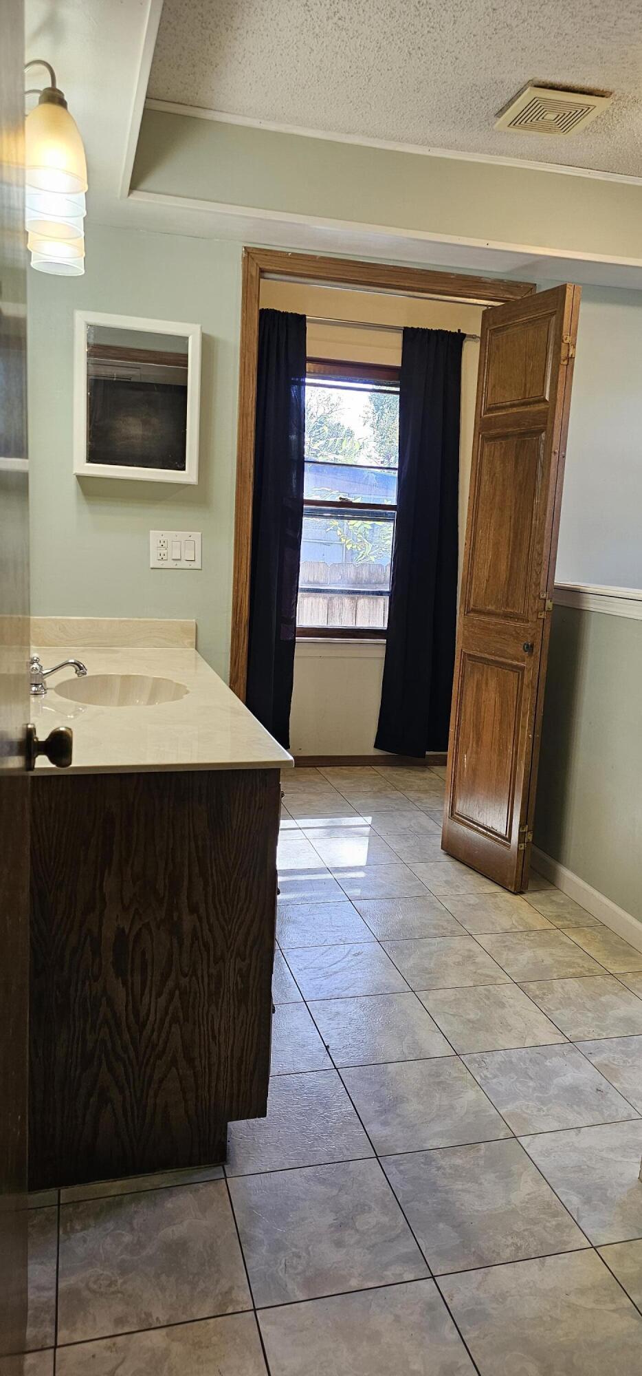 427 North Park Avenue Property Photo 13