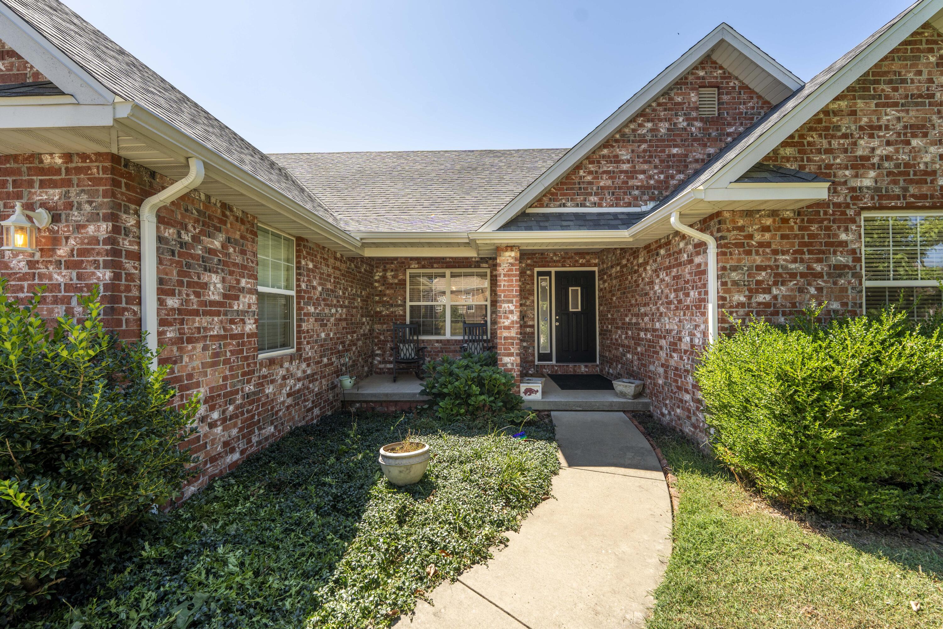 718 River Rock Court Property Photo 3