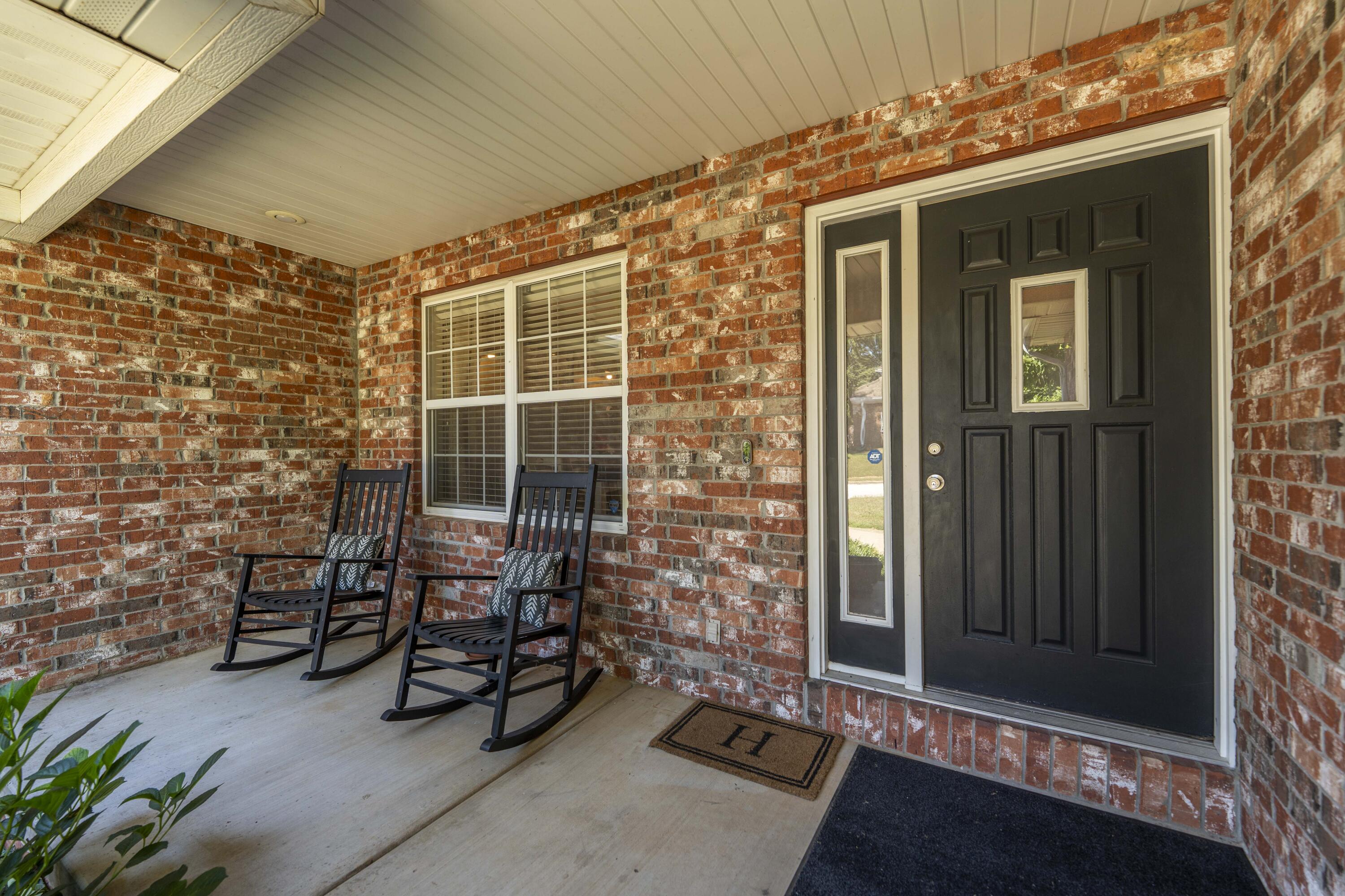 718 River Rock Court Property Photo 4
