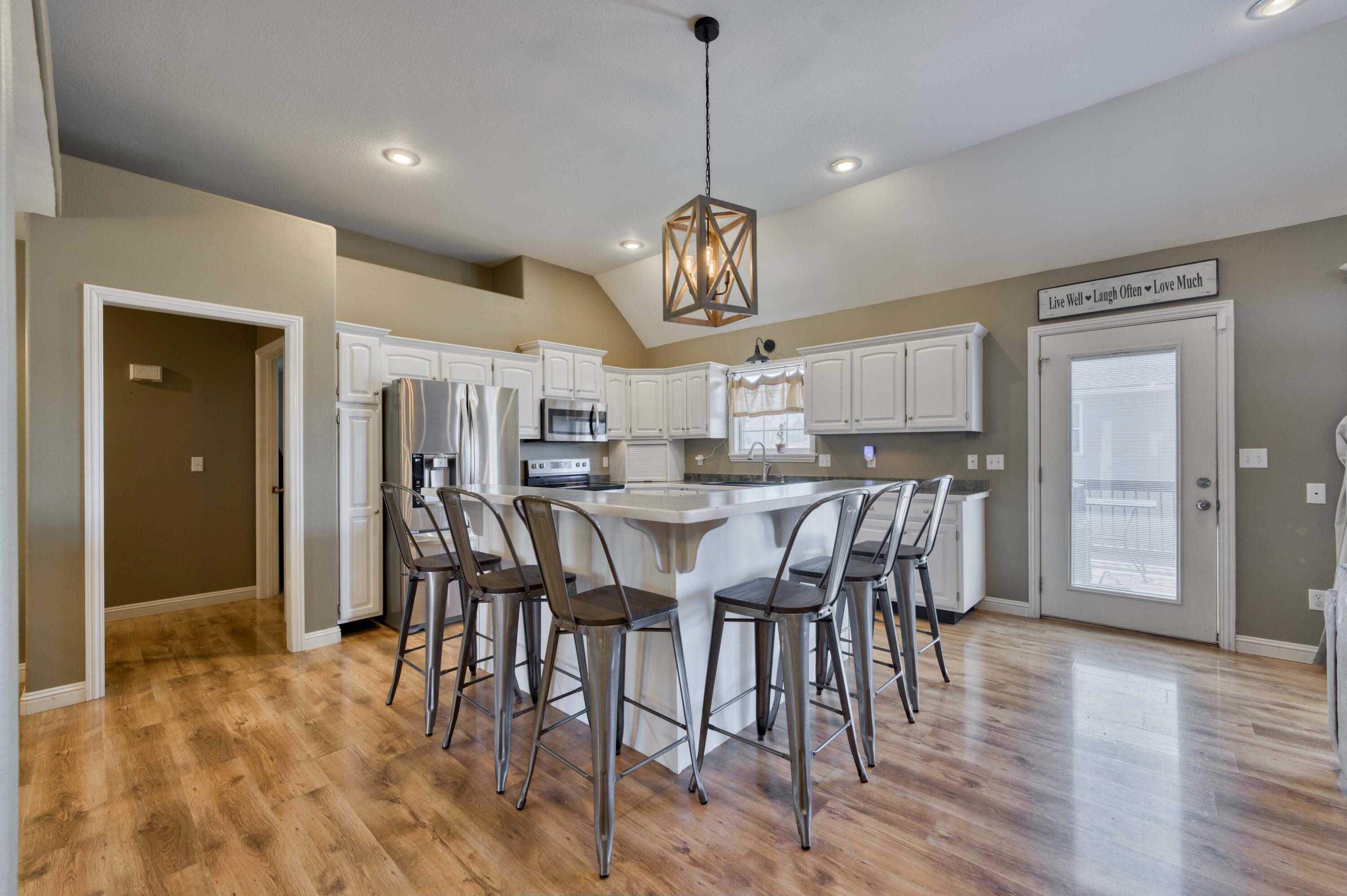 718 River Rock Court Property Photo 9