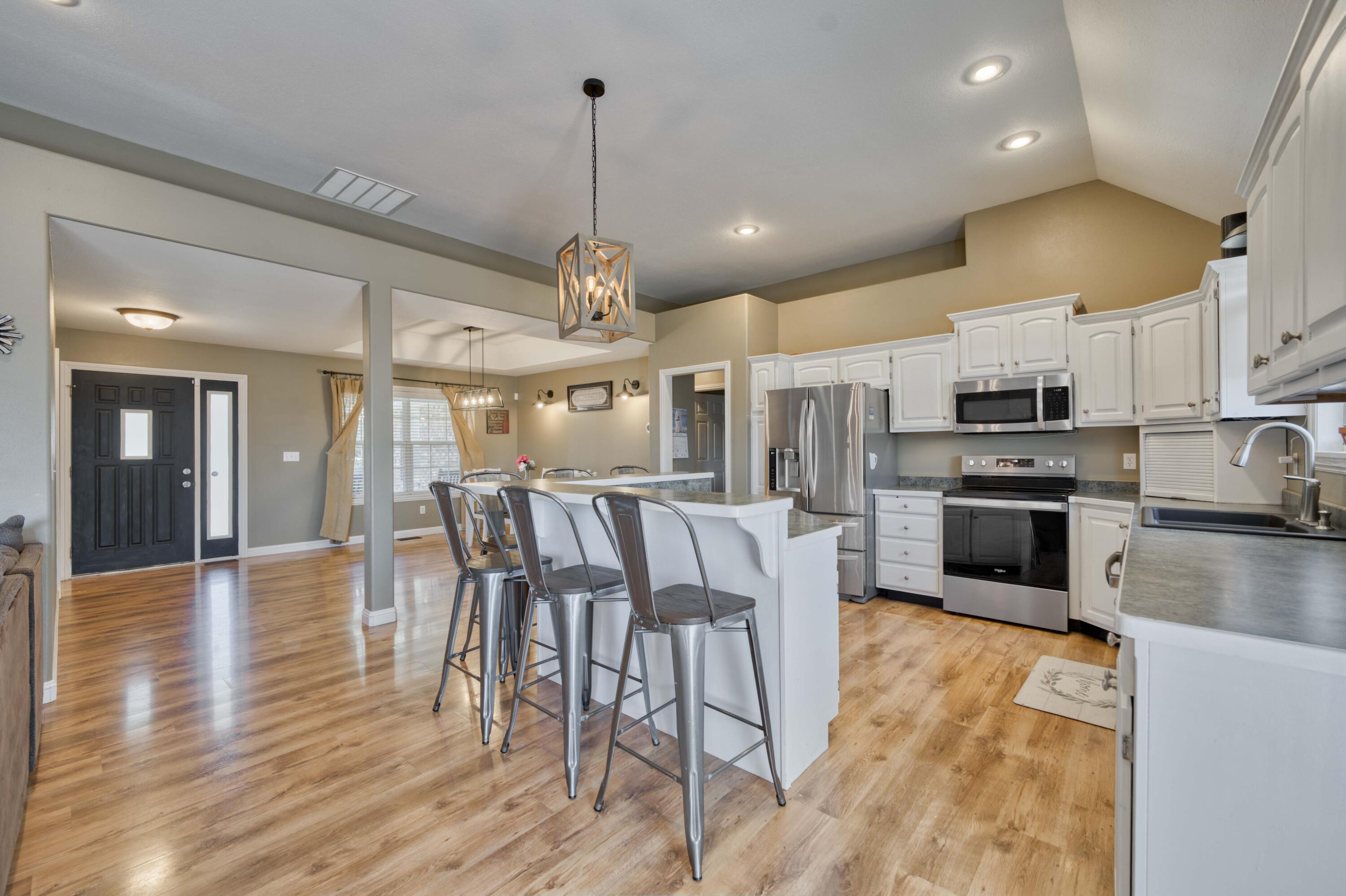 718 River Rock Court Property Photo 10