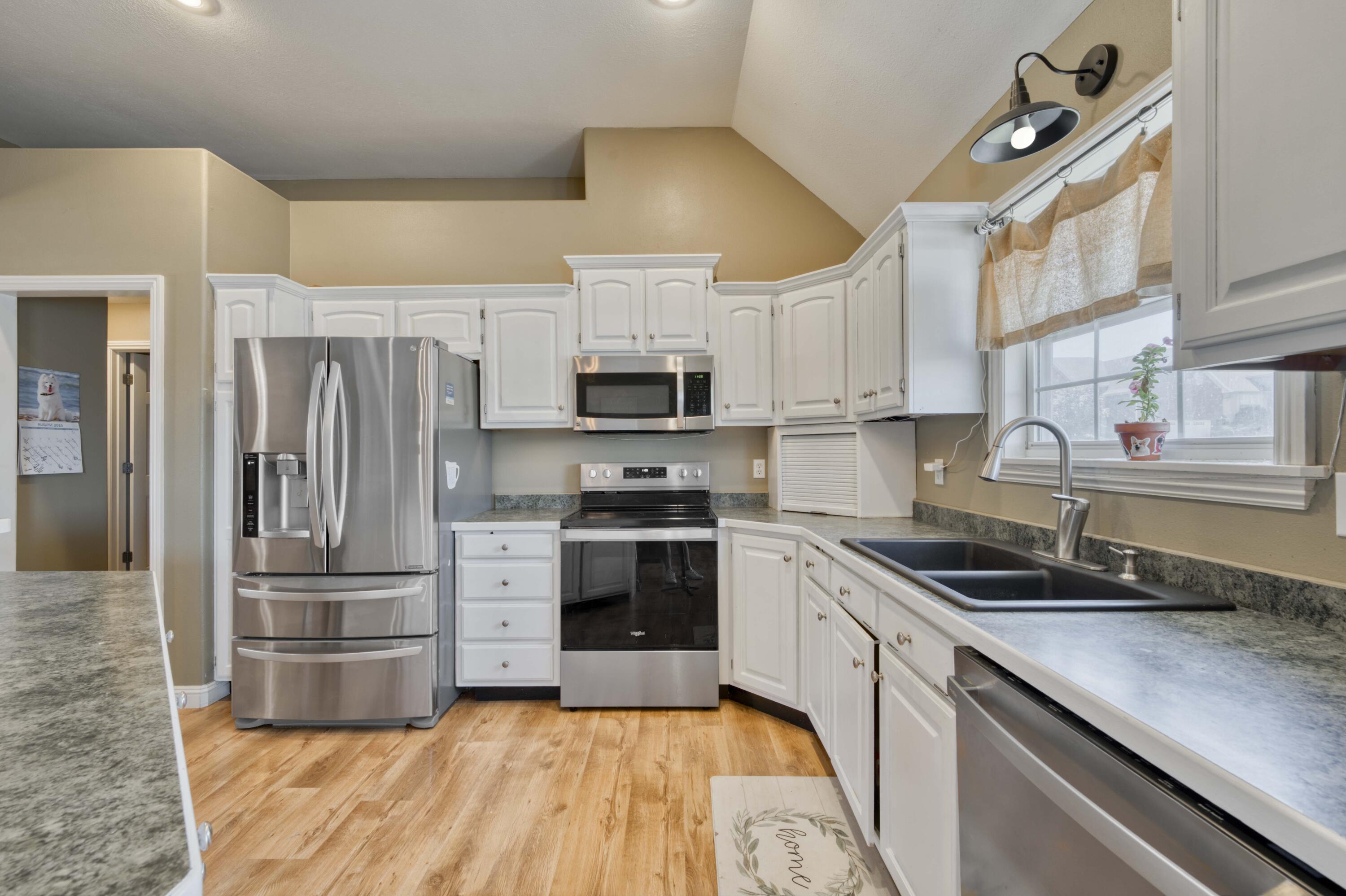 718 River Rock Court Property Photo 11