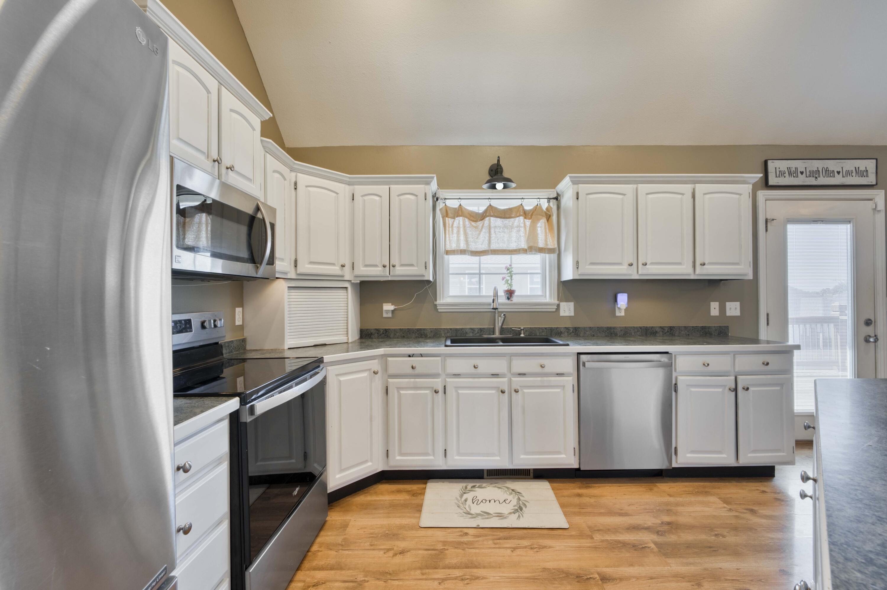 718 River Rock Court Property Photo 12