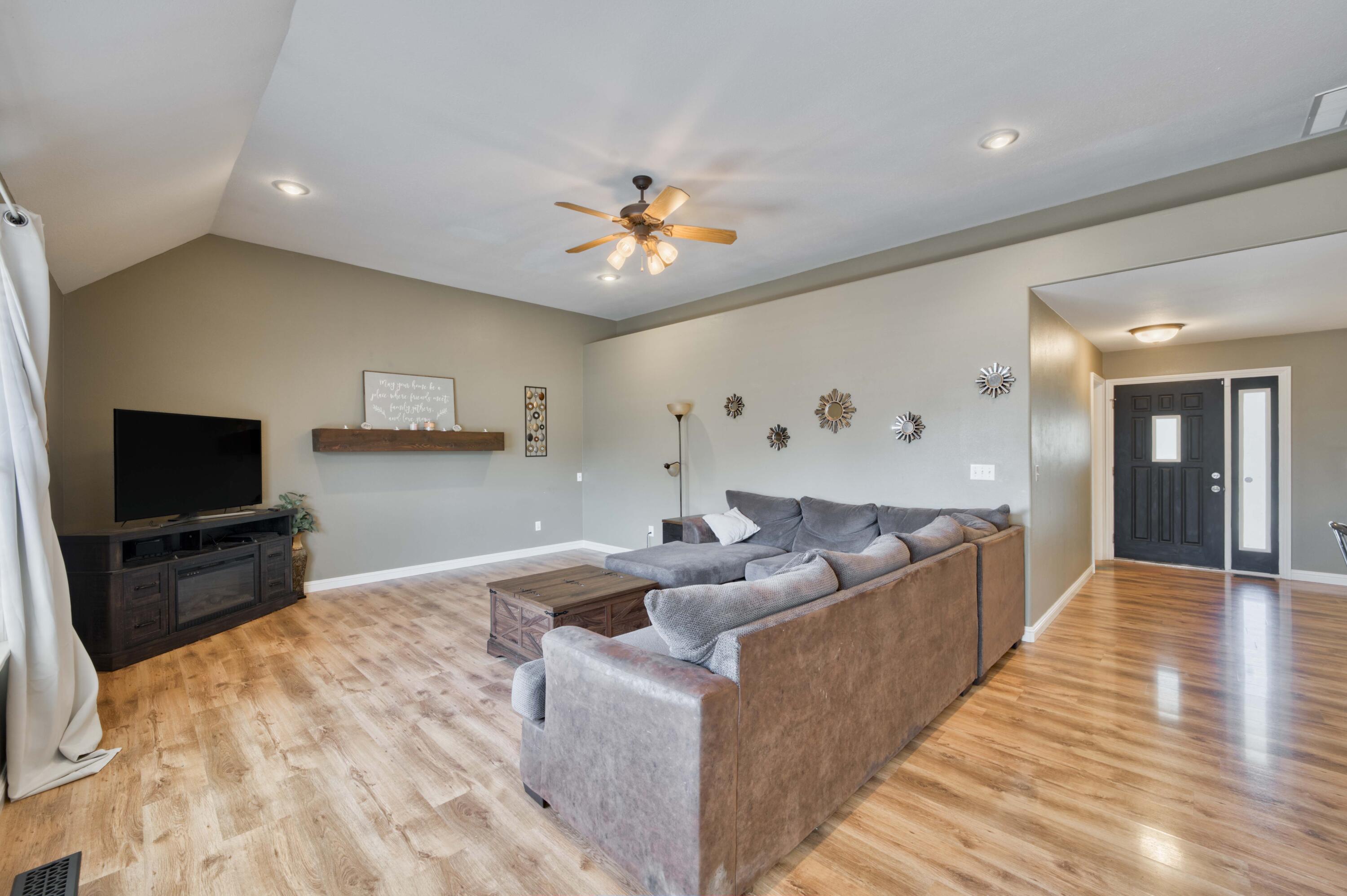 718 River Rock Court Property Photo 14