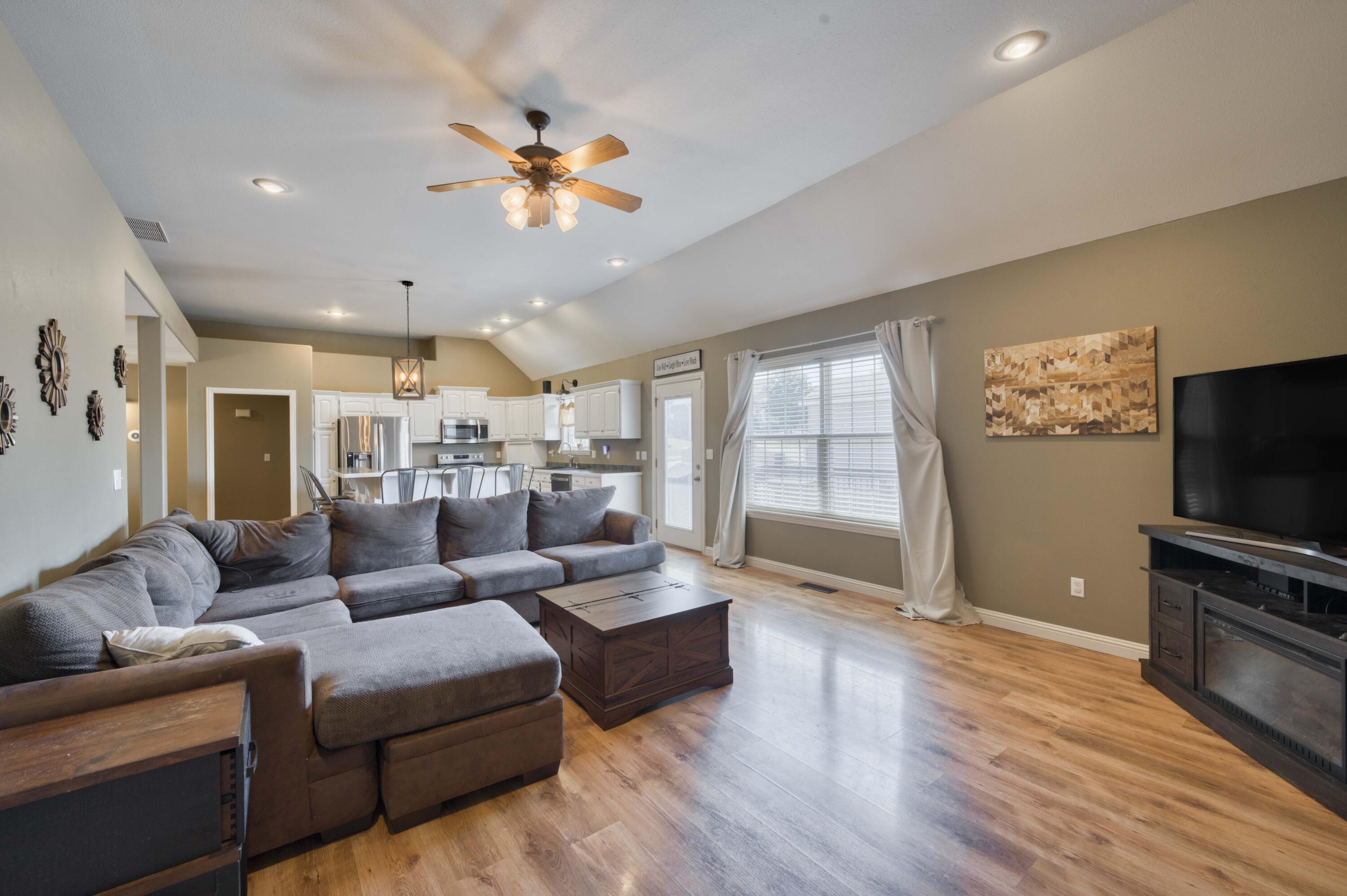 718 River Rock Court Property Photo 15