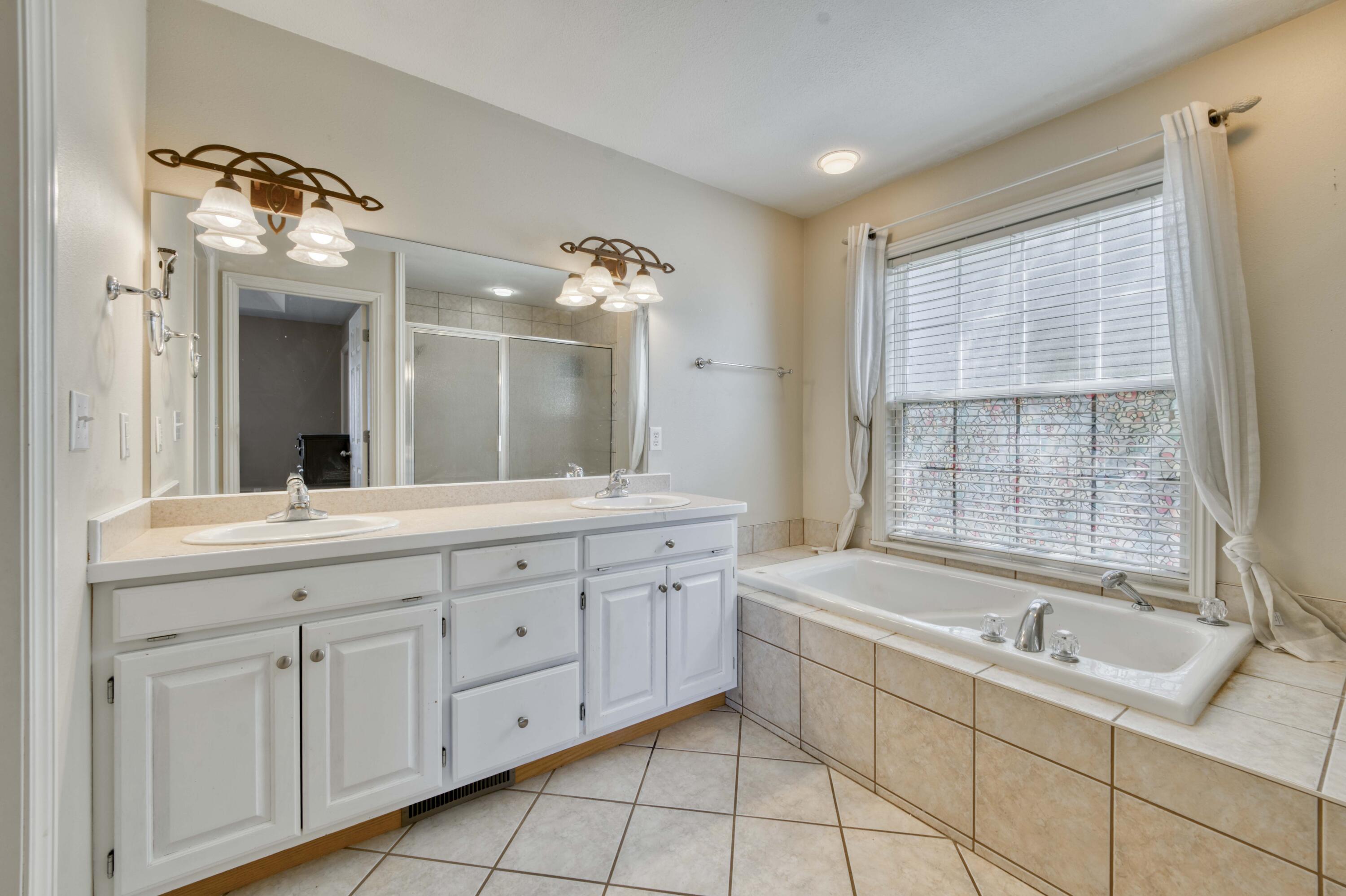 718 River Rock Court Property Photo 24