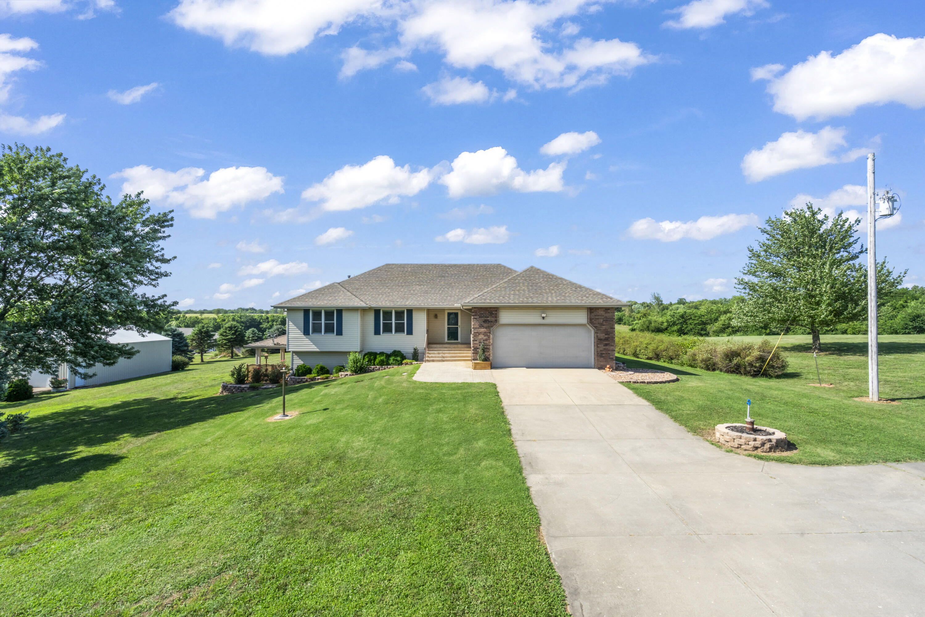 10071 West Farm Road 48 Property Photo 2