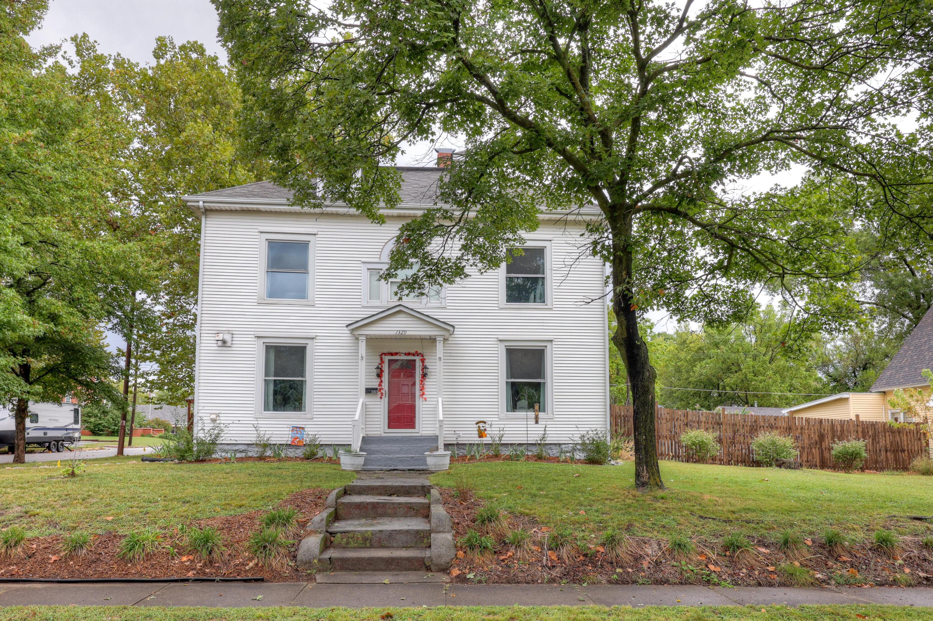 1329 West Daugherty Street Property Photo 1