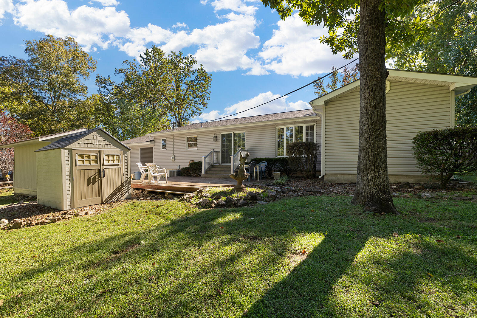 821 Cliff Drive Property Photo 4