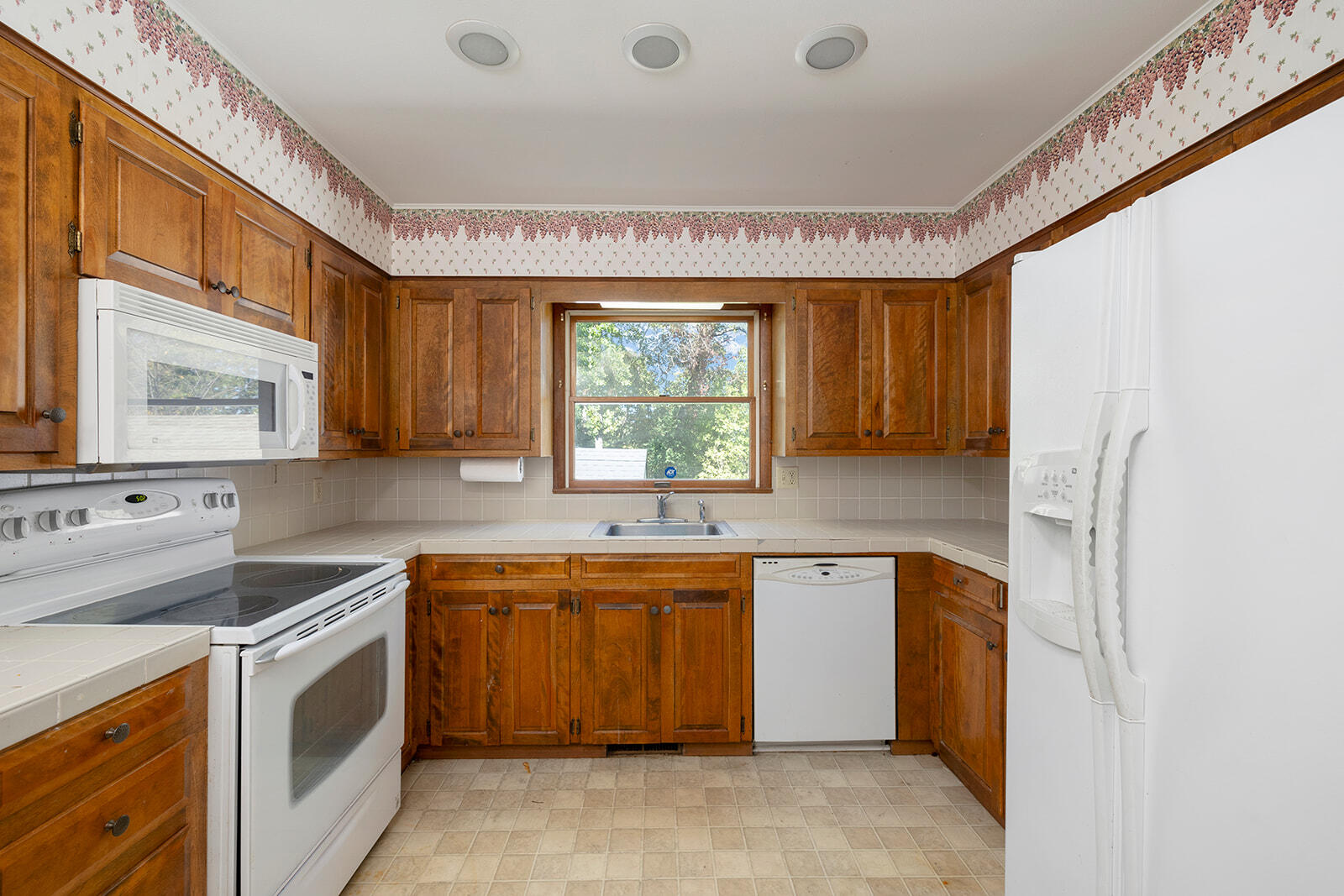 821 Cliff Drive Property Photo 16