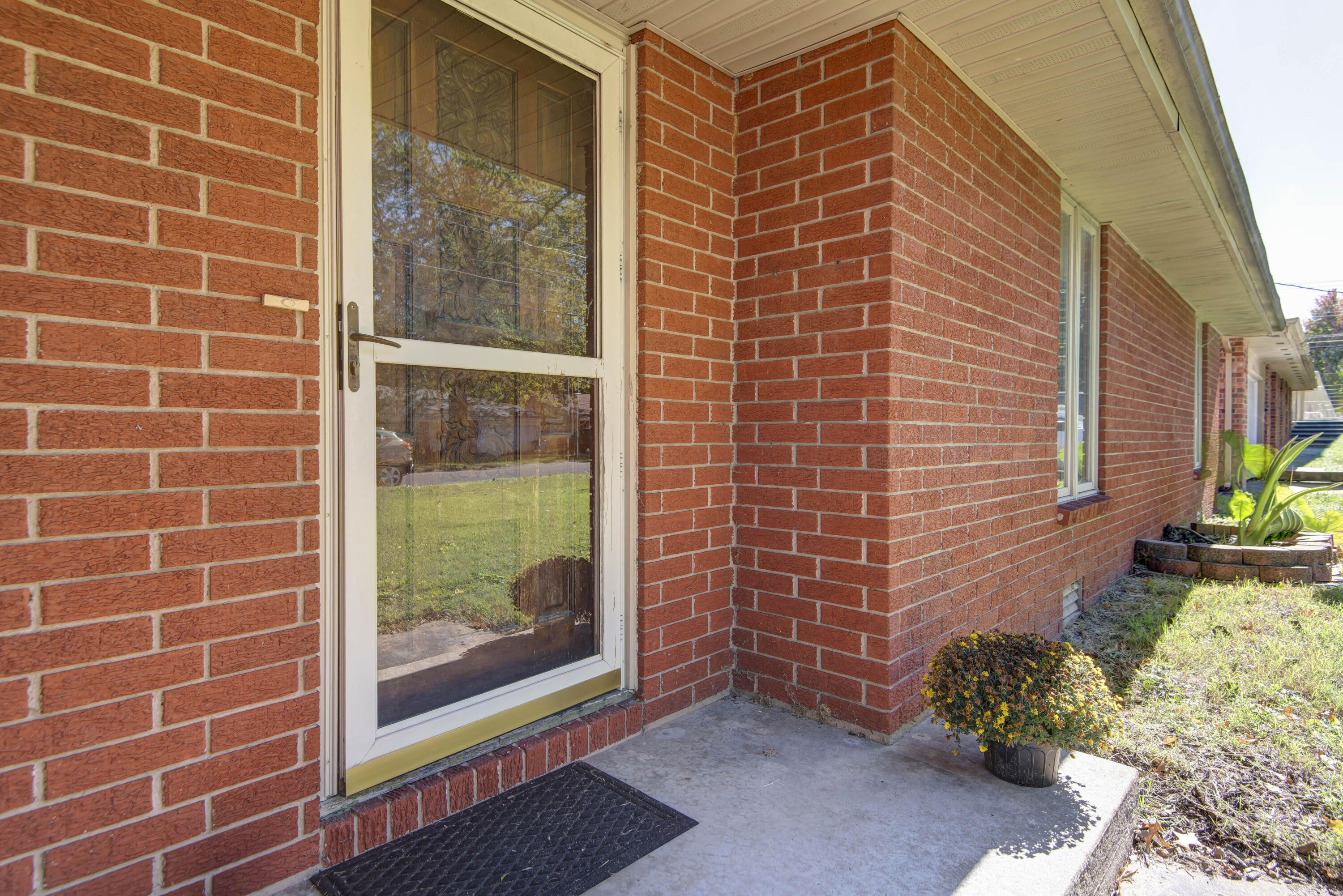 1144 South Paula Avenue Property Photo 3