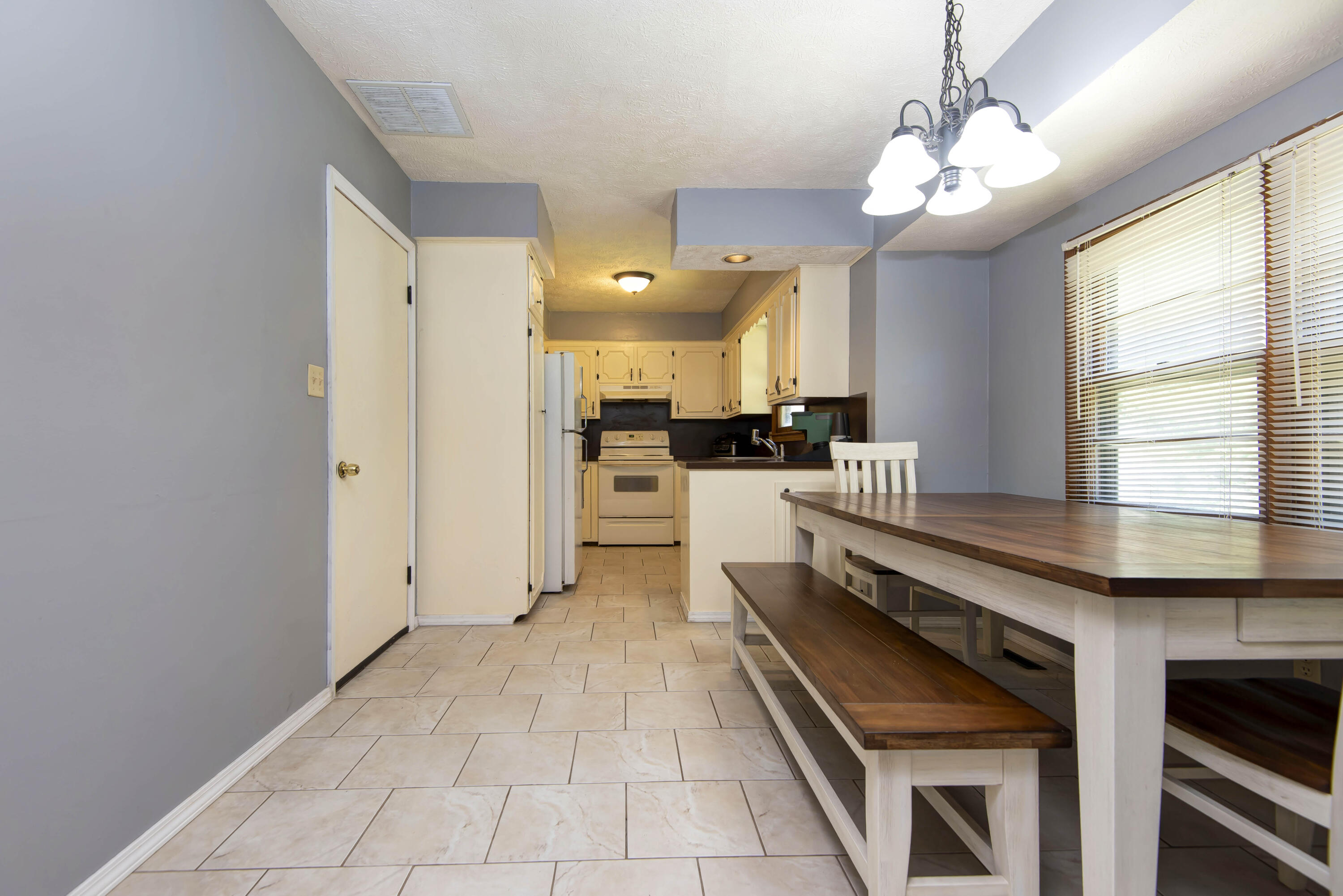 1144 South Paula Avenue Property Photo 8