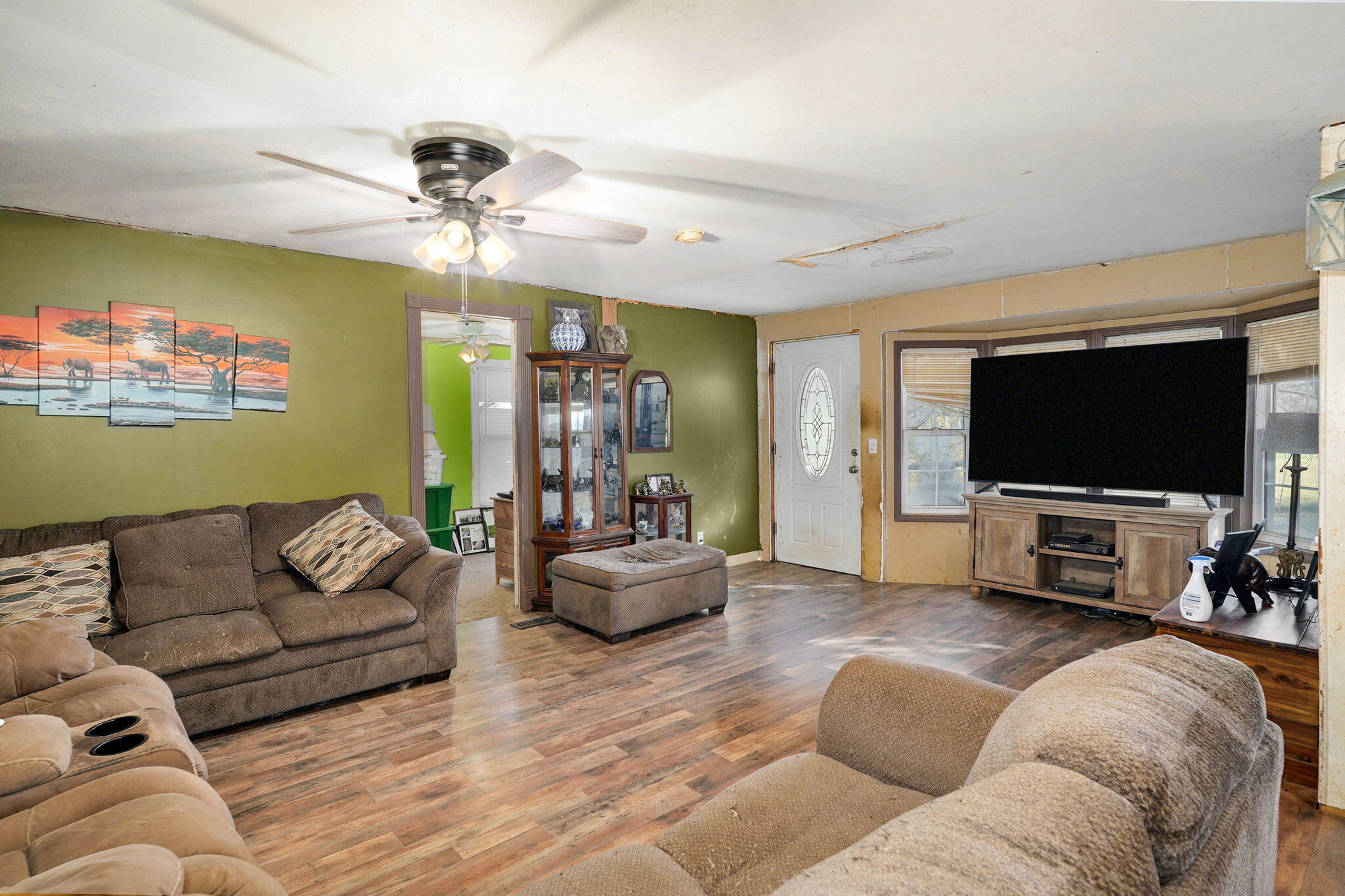 9039 Lawrence 1100 Property Photo 4