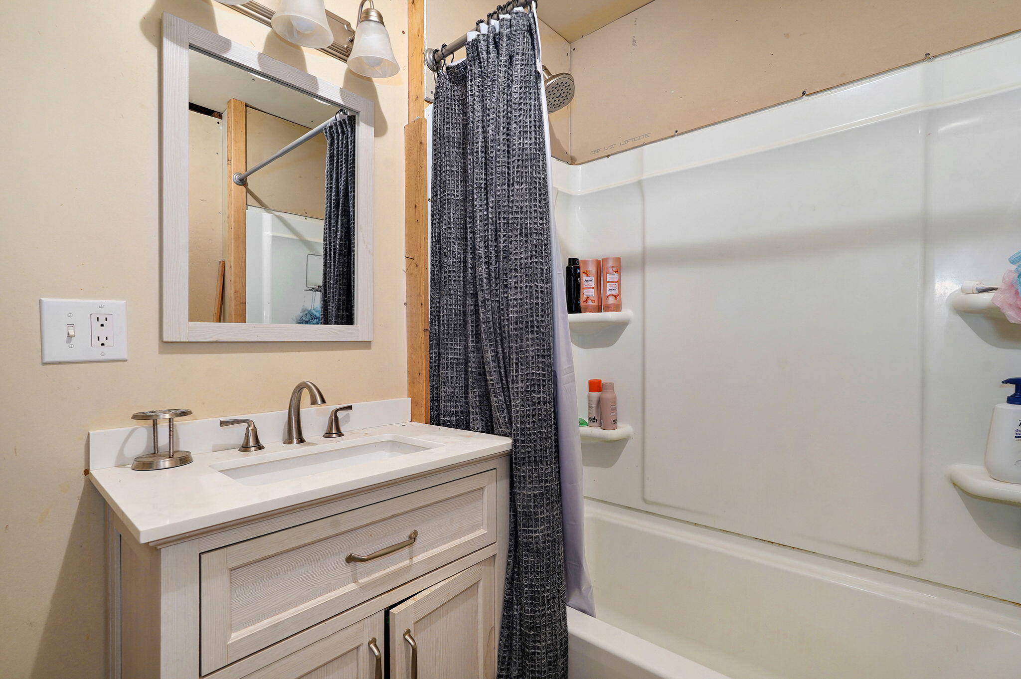 9039 Lawrence 1100 Property Photo 16