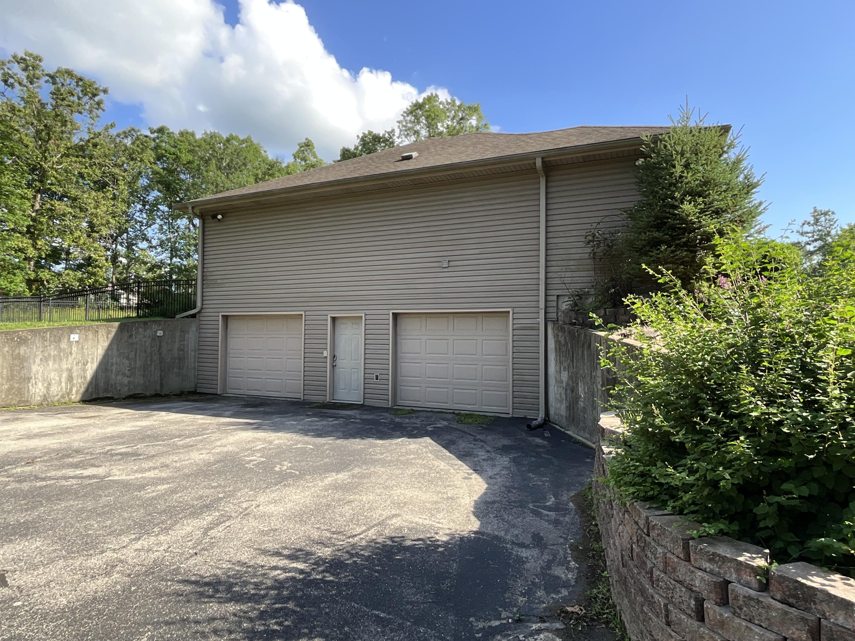 7584 Private Road 2453 Property Photo 5