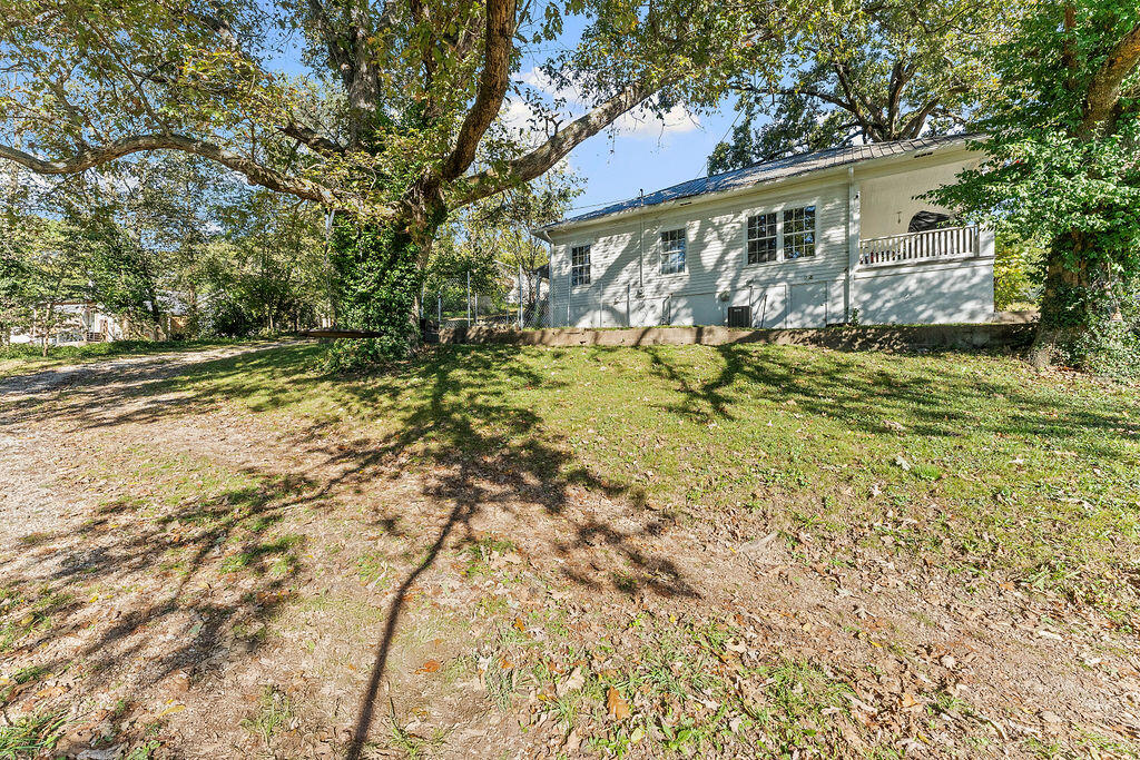 202 Oak Street Property Photo 4