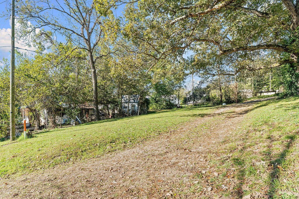 202 Oak Street Property Photo 5