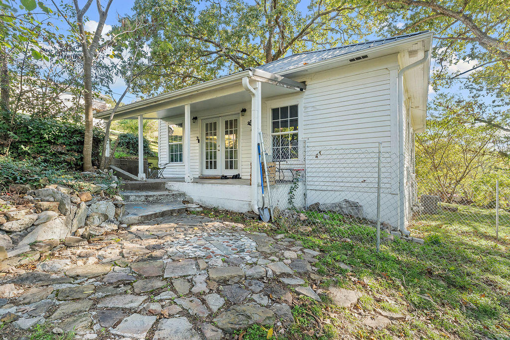 202 Oak Street Property Photo 8