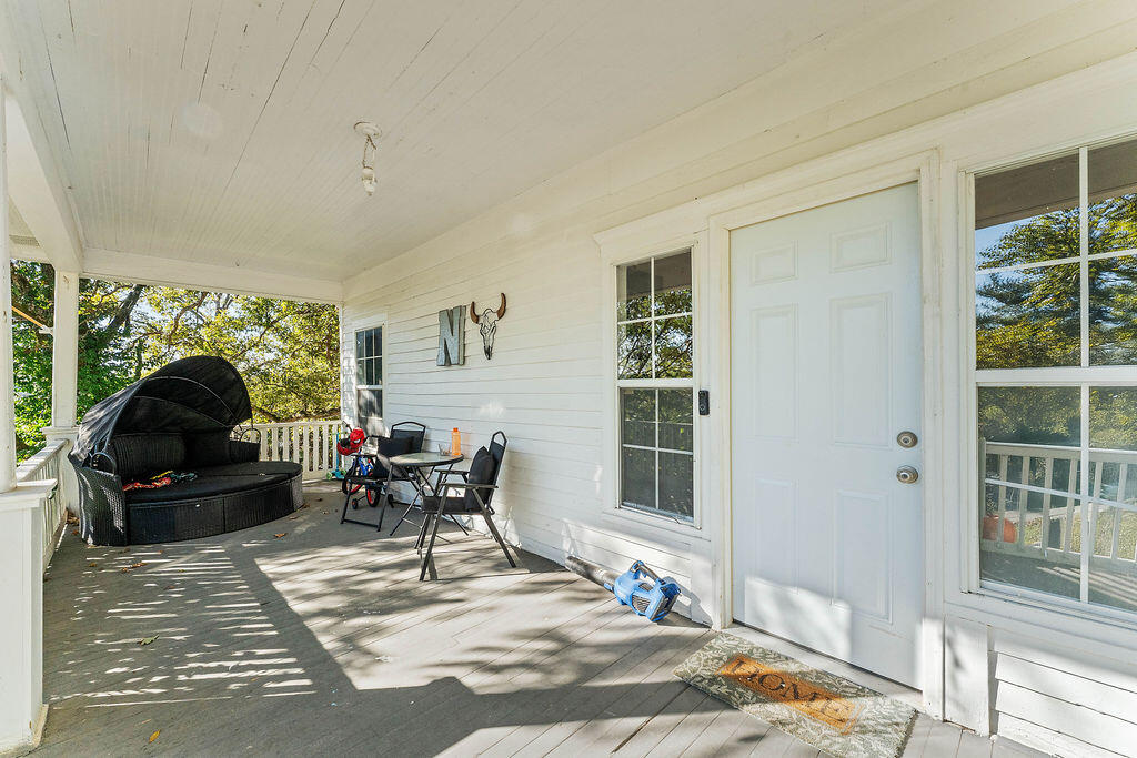 202 Oak Street Property Photo 9