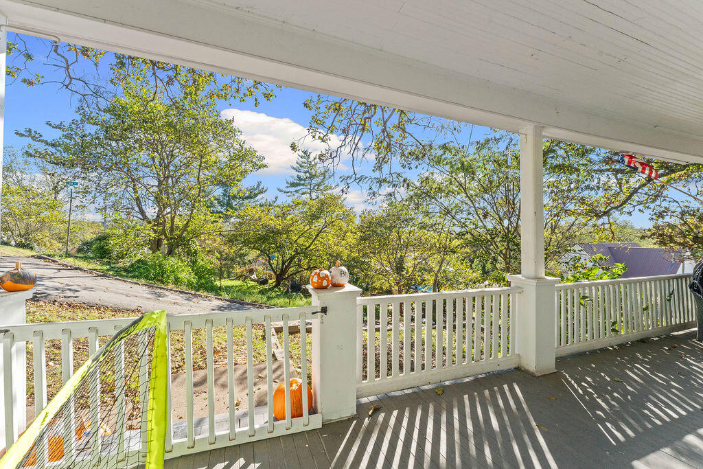 202 Oak Street Property Photo 10