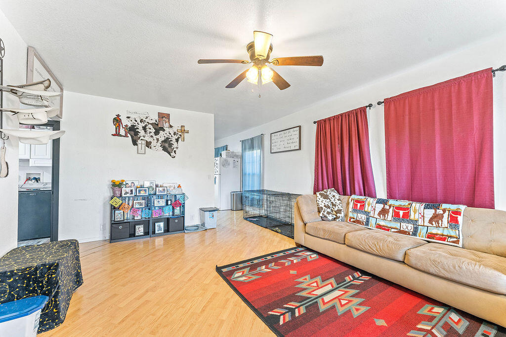 202 Oak Street Property Photo 11