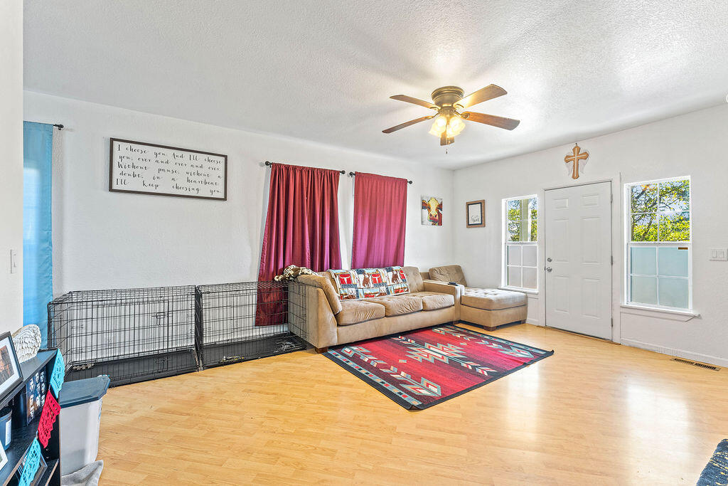 202 Oak Street Property Photo 12