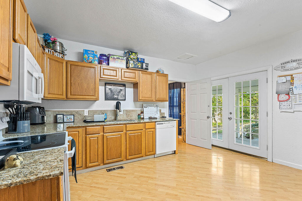 202 Oak Street Property Photo 14