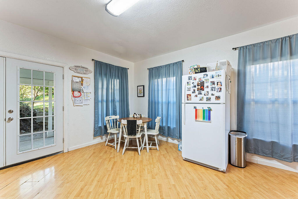 202 Oak Street Property Photo 15