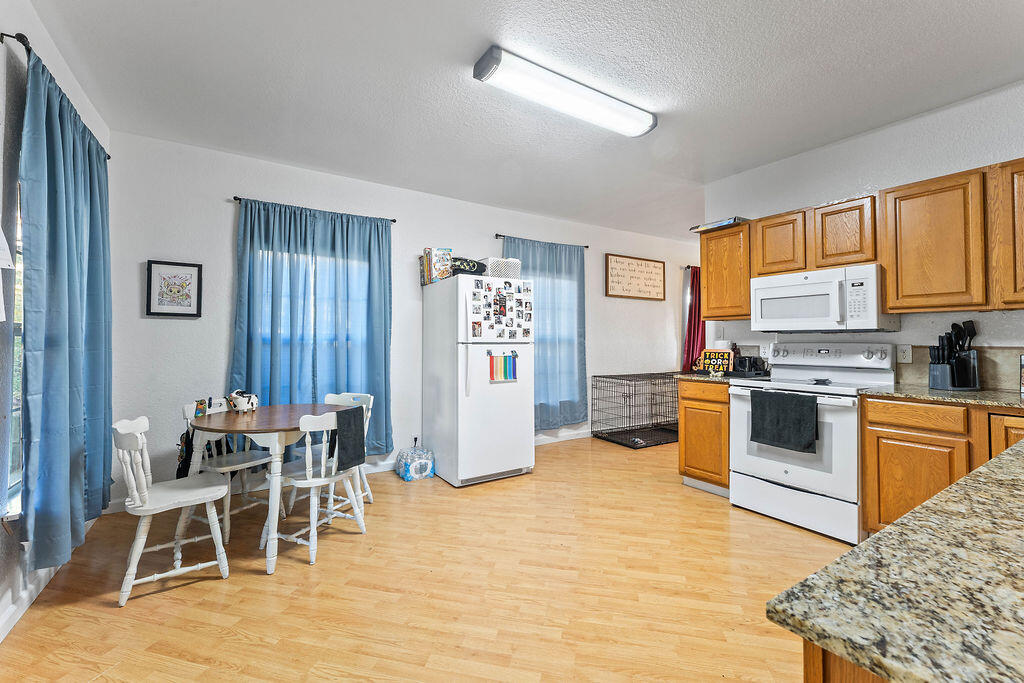 202 Oak Street Property Photo 16