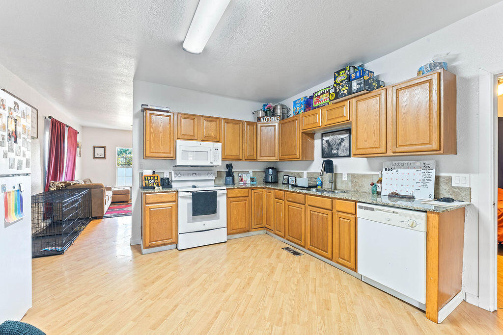 202 Oak Street Property Photo 17