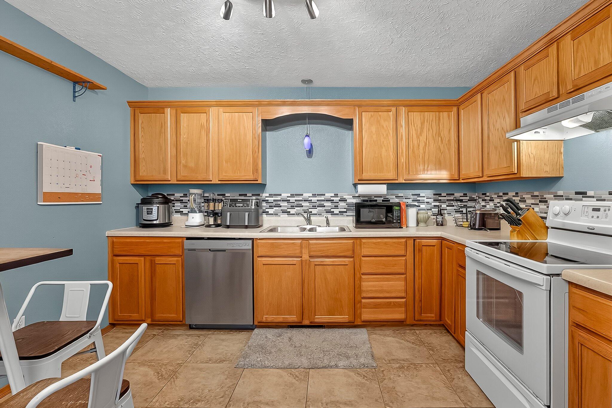 1638 North Engel Avenue Property Photo 8