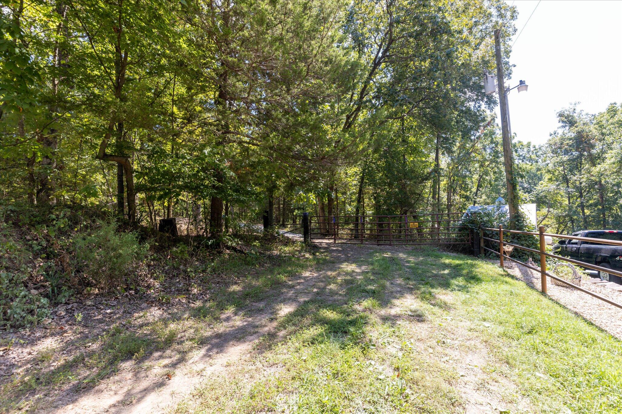 000 Watts Road Property Photo 17
