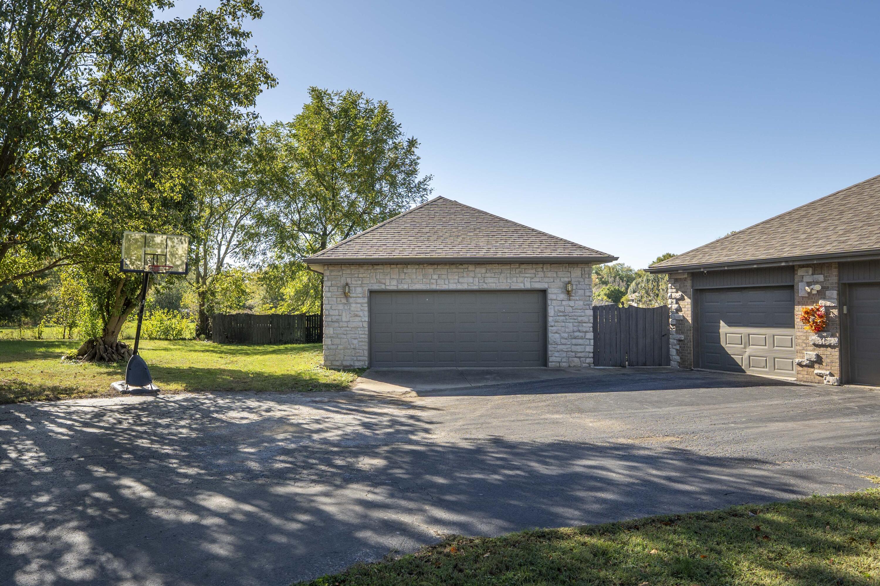 1907 North Prairie Court Property Photo 3